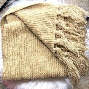 MODENA SCARF | Soft Beige Modena Fringe Scarf - One Size.